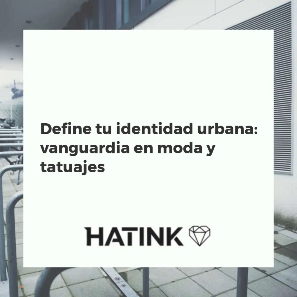 Modelos con estilo streetwear y tatuajes visibles en un entorno urbano moderno y vanguardista, reflejando identidad.