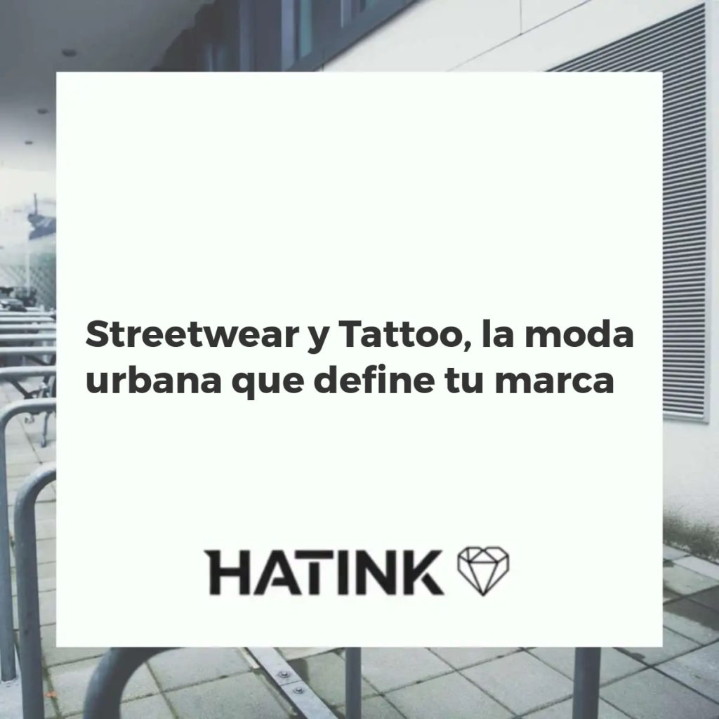Jóvenes con ropa streetwear y diseños de tatuajes, reflejando identidad de marca en moda urbana auténtica.
